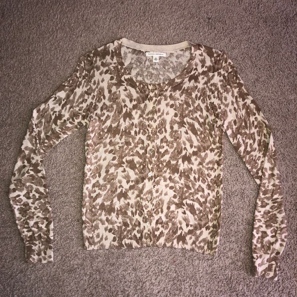 Women’s banana republic cardigan sweater medium